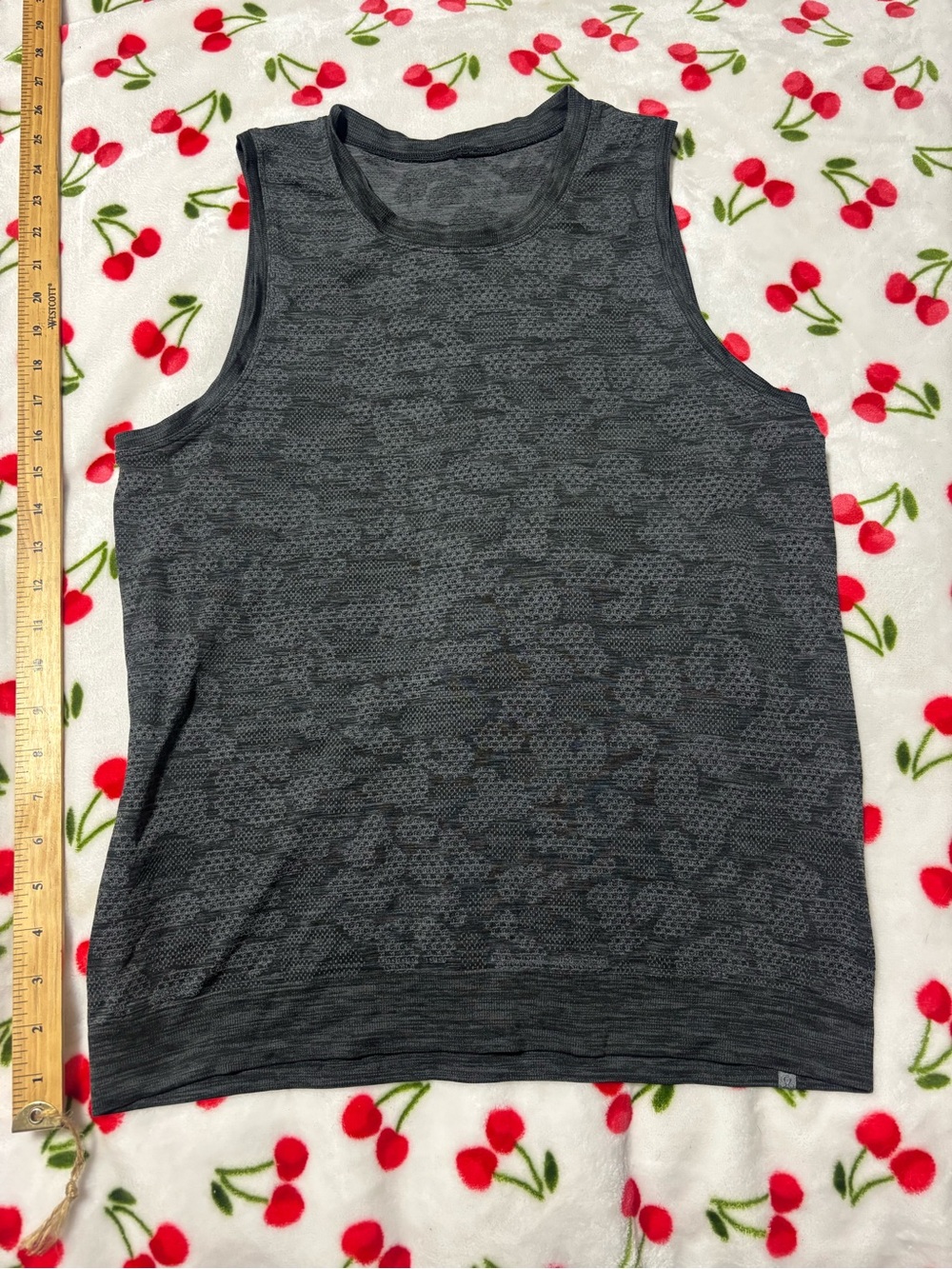 lululemon athletica Women's Gray Patterned Seamless perforated Tank Top